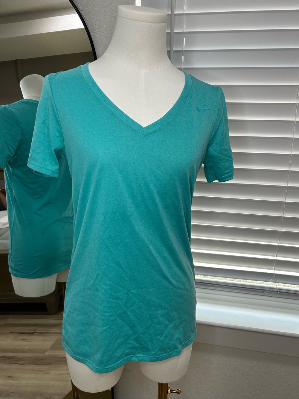 Nike Women’s Teal V-Neck Short Sleeve Tee - Bright Teal